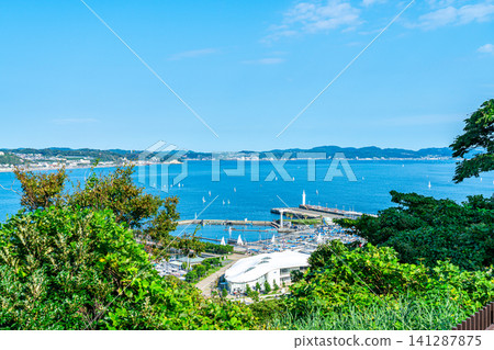 [Kanagawa Prefecture] A refreshing view from Enoshima under a clear sky. 141287875