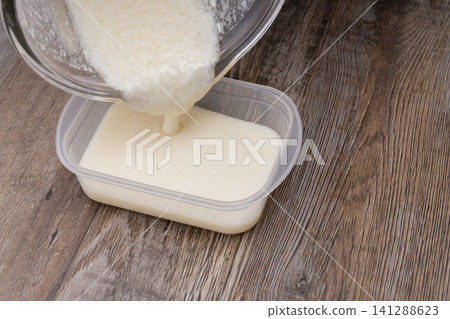 豆奶奶油的製作過程及其完成情形。 豆奶奶油的製作過程及其完成情形。 141288623