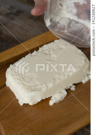 The process of making soy milk butter and its completion. The process of making soy milk butter and its completion. 141288627