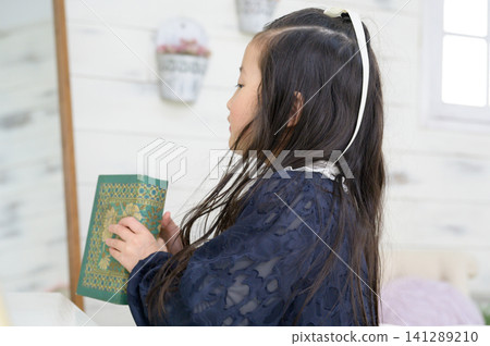 一個熱愛書籍的日本女孩 一個熱愛書籍的日本女孩 141289210