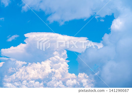 【天空素材】從長野縣長嶽山頂看到的夏日天空 【天空素材】從長野縣長嶽山頂看到的夏日天空 141290087