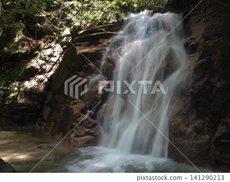 Otokotaki waterfall on the old Nakasendo road Otokotaki waterfall on the old Nakasendo road 141290213