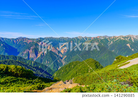 A clear early autumn day, a view of the gentle ridgeline from Sugoroku-dake to Mitsumata-renge-dake, seen from near the summit of Tsubakuro-dake with a medium telephoto lens. A clear early autumn day, a view of the gentle ridgeline from Sugoroku-dake to Mitsumata-renge-dake, seen from near the summit of Tsubakuro-dake with a medium telephoto lens. 141290885