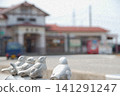 The retro station building and adorable bird sculpture at Tsurugi Station on the Hokuriku Railway Ishikawa Line 141291247