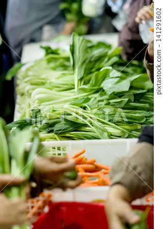 market, vegetables, shopping 141291602