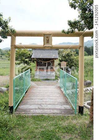 The shrine building of "Kappa Shrine" as seen through the torii gate in Komagane City, Nagano Prefecture. The shrine building of "Kappa Shrine" as seen through the torii gate in Komagane City, Nagano Prefecture. 141292005