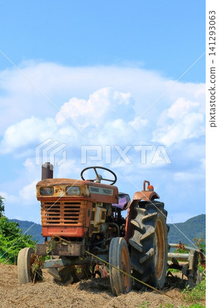 A well-worn tractor A well-worn tractor 141293063