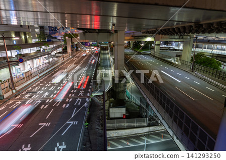 橫濱站週邊主要道路和高速公路的夜景 橫濱站週邊主要道路和高速公路的夜景 141293250