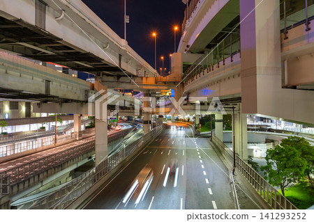 橫濱站週邊主要道路和高速公路的夜景 141293252