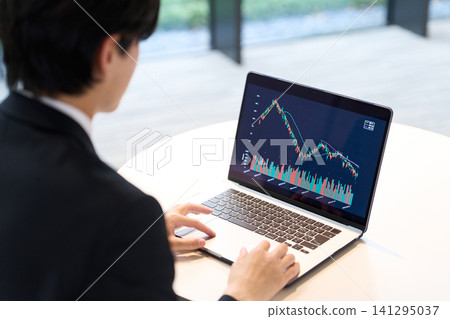 Asian investors despair over falling stock prices Asian investors despair over falling stock prices 141295037