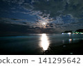 Full moon setting over the sea 141295642