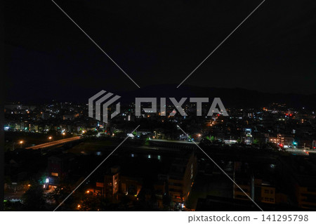 從京都大倉酒店拍攝的東山區夜景(攝於2026年7月) 從京都大倉酒店拍攝的東山區夜景(攝於2026年7月) 141295798