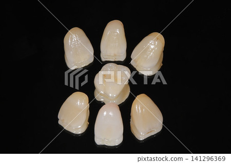 Would you like to have beautiful ceramic teeth? Would you like to have beautiful ceramic teeth? 141296369