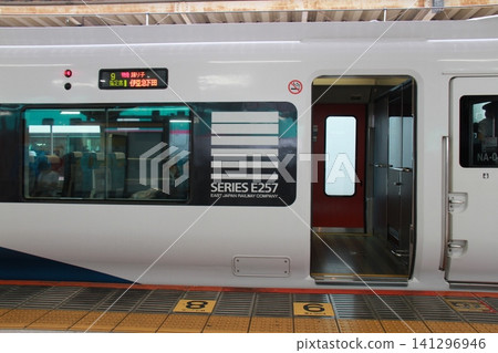 The entrance and logo display of the E257 series "Odoriko" limited express train stopped at the station platform. The entrance and logo display of the E257 series "Odoriko" limited express train stopped at the station platform. 141296946