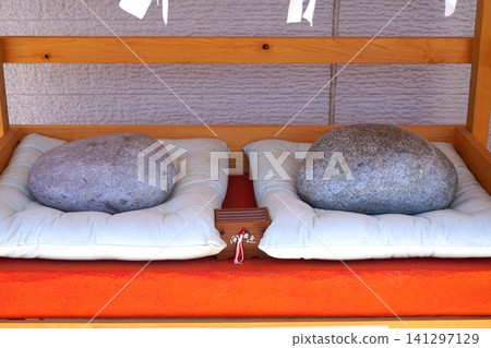 Heavy/Light Stone, Divine Divination Stone, Mount Ontake, Hakuryu Shrine, Gunma, Isesaki Heavy/Light Stone, Divine Divination Stone, Mount Ontake, Hakuryu Shrine, Gunma, Isesaki 141297129