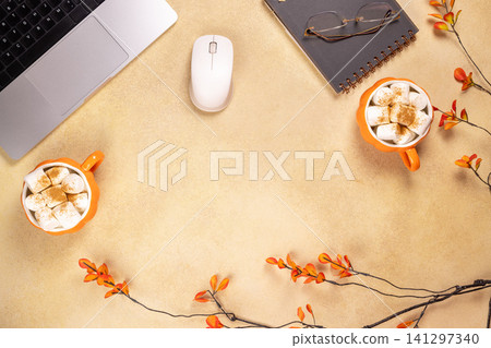 Autumn workspace with laptop and cozy hot chocolate 141297340
