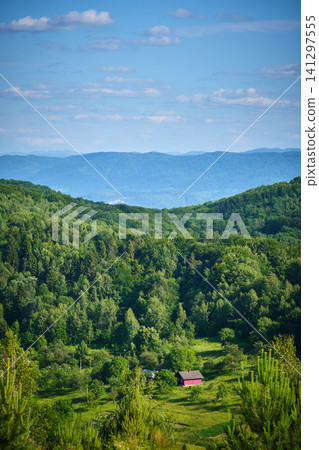 Idyllic Mountain Cabin Idyllic Mountain Cabin 141297555