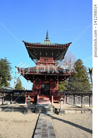 本成寺的三層寶塔在藍天的映襯下格外醒目(新潟縣三條市) 本成寺的三層寶塔在藍天的映襯下格外醒目(新潟縣三條市) 141298014