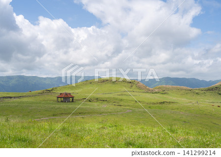 Pastureland along the Aso Panorama Line, Kumamoto Prefecture Pastureland along the Aso Panorama Line, Kumamoto Prefecture 141299214