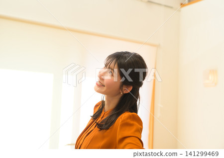 Japanese woman delighted to see the open atrium Japanese woman delighted to see the open atrium 141299469