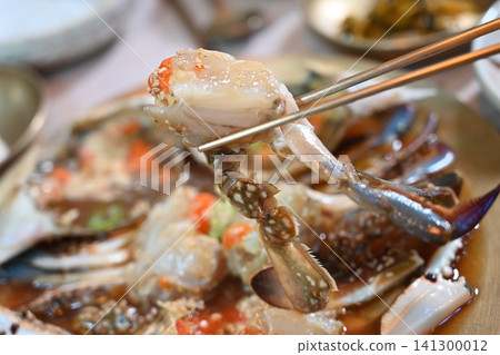 Traditional Korean Soy Sauce Marinated Raw Crab 141300012