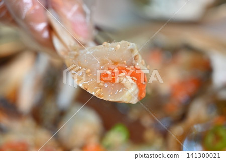 Traditional Korean Soy Sauce Marinated Raw Crab Traditional Korean Soy Sauce Marinated Raw Crab 141300021