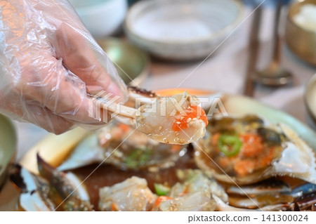 Traditional Korean Soy Sauce Marinated Raw Crab Traditional Korean Soy Sauce Marinated Raw Crab 141300024