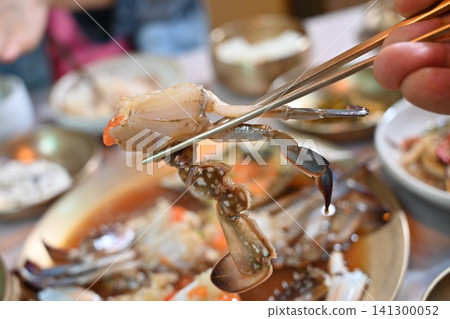 Traditional Korean Soy Sauce Marinated Raw Crab 141300052
