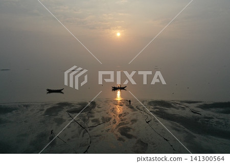 The soft, diffused light of the island forms in the Taiwan Strait The soft, diffused light of the island forms in the Taiwan Strait 141300564