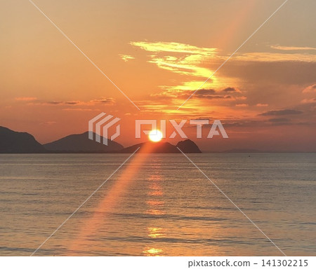 A beautiful sunset in Itoshima and the Sun Road stretching out to the sea (Itoshima City, Fukuoka Prefecture) A beautiful sunset in Itoshima and the Sun Road stretching out to the sea (Itoshima City, Fukuoka Prefecture) 141302215