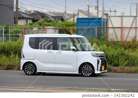 White light car image White light car image 141302242