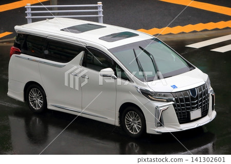 白色豪華小貨車圖像 141302601