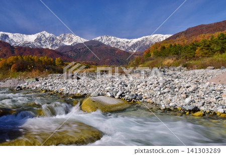 A view of the snow-capped peaks of Hakuba from Hakuba Village in autumn. 141303289