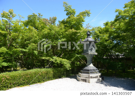 京都市左京區永觀堂町永觀堂禪林寺禦影堂的燈籠 京都市左京區永觀堂町永觀堂禪林寺禦影堂的燈籠 141303507