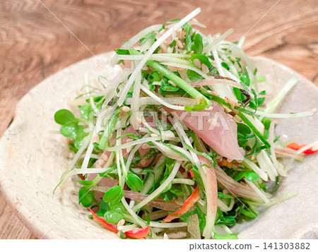 Salad made with fresh amago trout sashimi Salad made with fresh amago trout sashimi 141303882