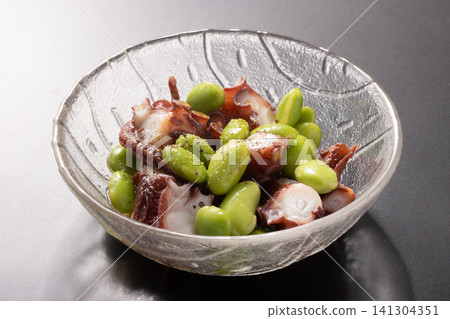 Octopus, edamame, and salad (carpaccio style) 141304351
