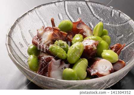 Octopus, edamame, and salad (carpaccio style) Octopus, edamame, and salad (carpaccio style) 141304352