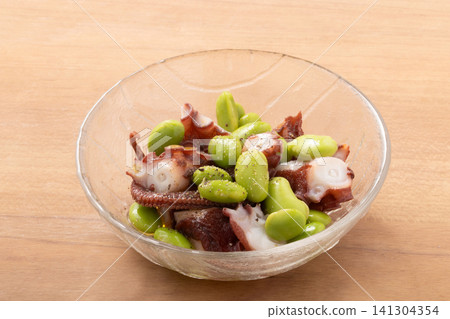 Octopus, edamame, and salad (carpaccio style) Octopus, edamame, and salad (carpaccio style) 141304354