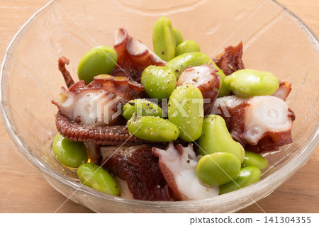 Octopus, edamame, and salad (carpaccio style) Octopus, edamame, and salad (carpaccio style) 141304355