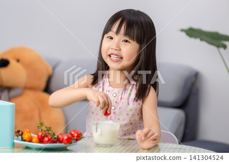 Happy Asian little girl drinking milk, healthy nutrition and calcium intake concept Happy Asian little girl drinking milk, healthy nutrition and calcium intake concept 141304524
