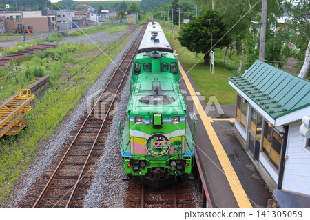 The Furano-Biei Norokko train at Biei Station (Biei Town, Hokkaido) The Furano-Biei Norokko train at Biei Station (Biei Town, Hokkaido) 141305059