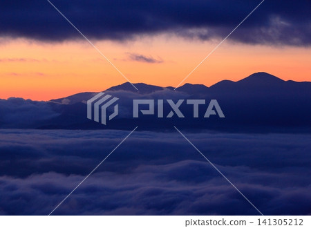 Dawn scenery in Tono City, Iwate Prefecture Dawn scenery in Tono City, Iwate Prefecture 141305212