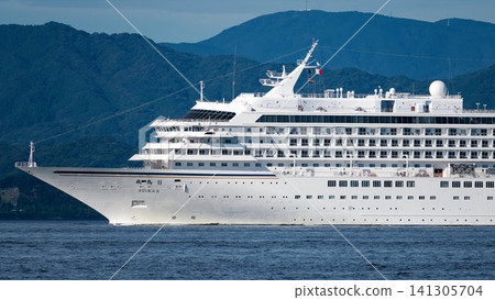 The cruise ship Asuka II sailing in Hakata Bay 141305704