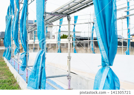 Scaffolding for a home construction site, single-pipe scaffolding Scaffolding for a home construction site, single-pipe scaffolding 141305721