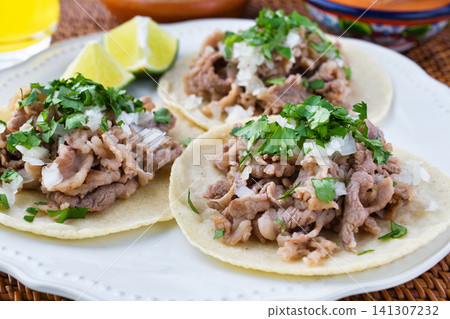 牛肉炸玉米餅(牛肉炸玉米餅,Tacos de res) 牛肉炸玉米餅(牛肉炸玉米餅,Tacos de res) 141307232