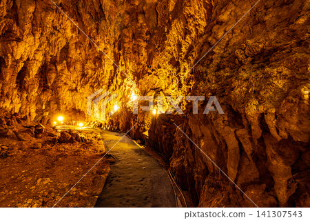 Scenery of Nakahara Limestone Cave, Miyako Island Scenery of Nakahara Limestone Cave, Miyako Island 141307543