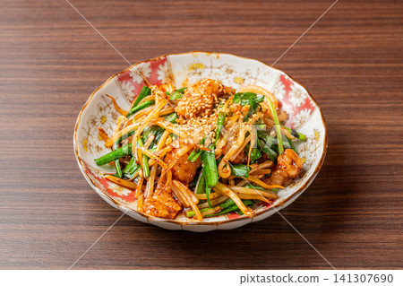 美味辛辣、增強體力的牛雜炒菜 美味辛辣、增強體力的牛雜炒菜 141307690