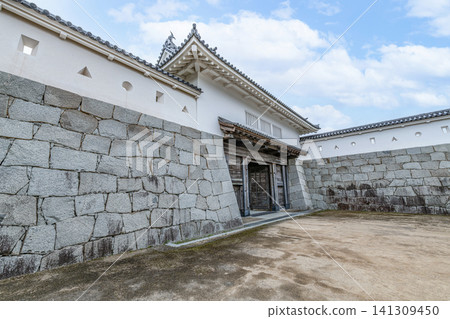 兵庫縣赤穗市赤穗城遺址:內城正門(塔門)。 兵庫縣赤穗市赤穗城遺址:內城正門(塔門)。 141309450