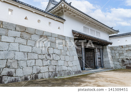 Akō Castle Ruins, Akō City, Hyogo Prefecture: The main gate (turret gate) of the inner citadel. 141309451