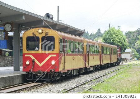 A train on the Alishan Railway stopped at Fenqihu Station. A train on the Alishan Railway stopped at Fenqihu Station. 141309922